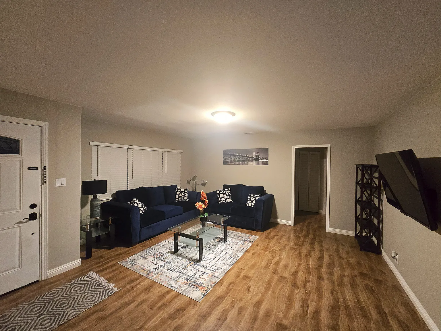 4 bed, 1413 sqft, $3,950 — Photo 4