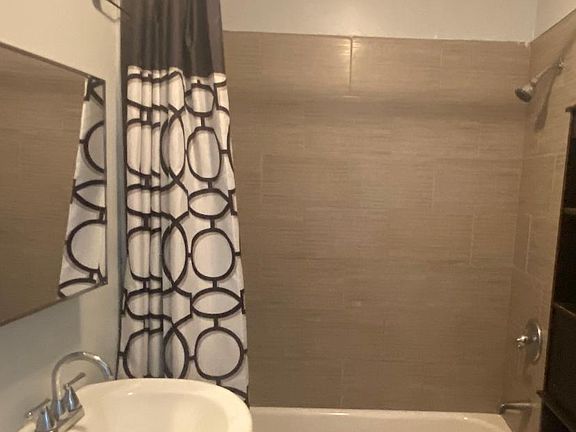 4th image of 2211 W Oxford St #1A