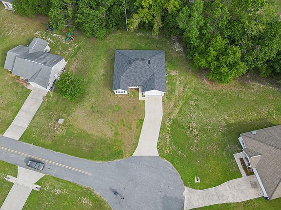 4th image of 315 SE Lindale Gln