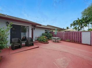 5572 Biscayne Dr, Greenacres, FL 33463
