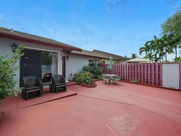 5572 Biscayne Drive, Greenacres, FL 33463