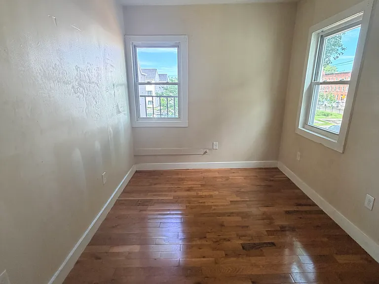 564 Howard Ave #2L — Photo 9