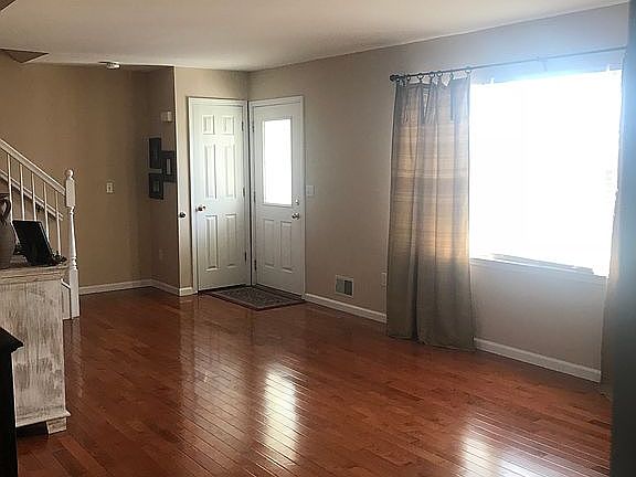 5th image of 101 Silverwood Ct
