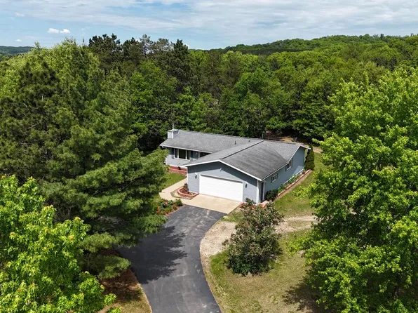 9432 James AVENUE, Sparta, WI 54656