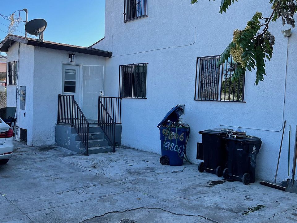 2nd image of 9806 1/2 S Main St