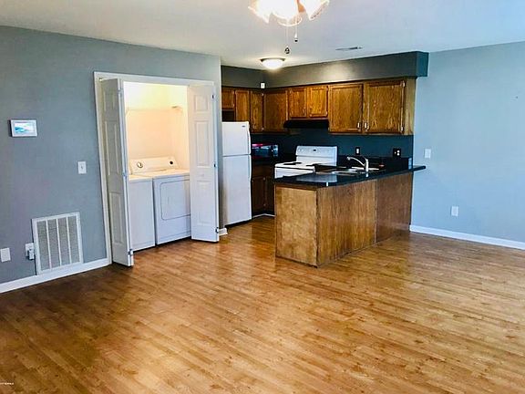 3rd image of 121 W Victoria Ct APT B