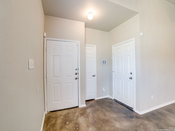 4th image of 5827 Golf Bend