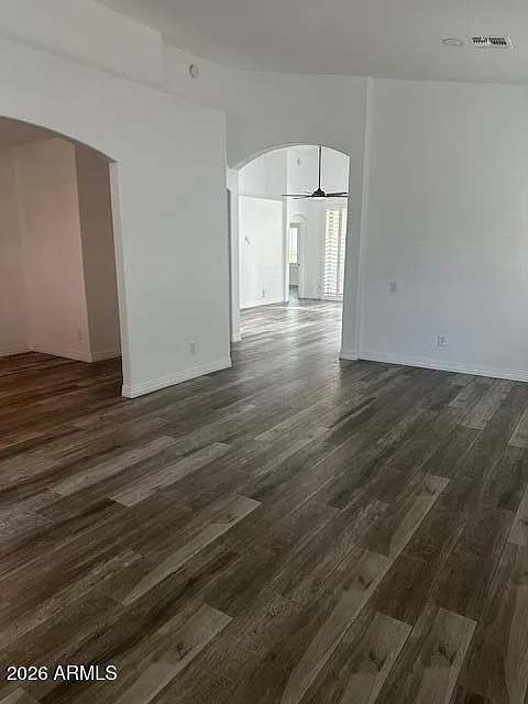 3 bed, 2.0 bath, 1800 sqft, $3,000 — Photo 2