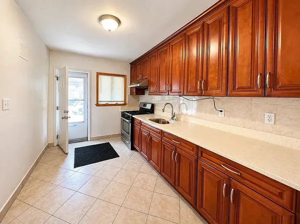 7503 198th St Floor 1, Fresh Meadows, NY 11366