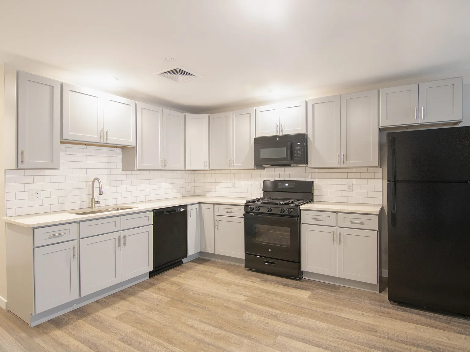 Commerce Park Apartments — Photo 1