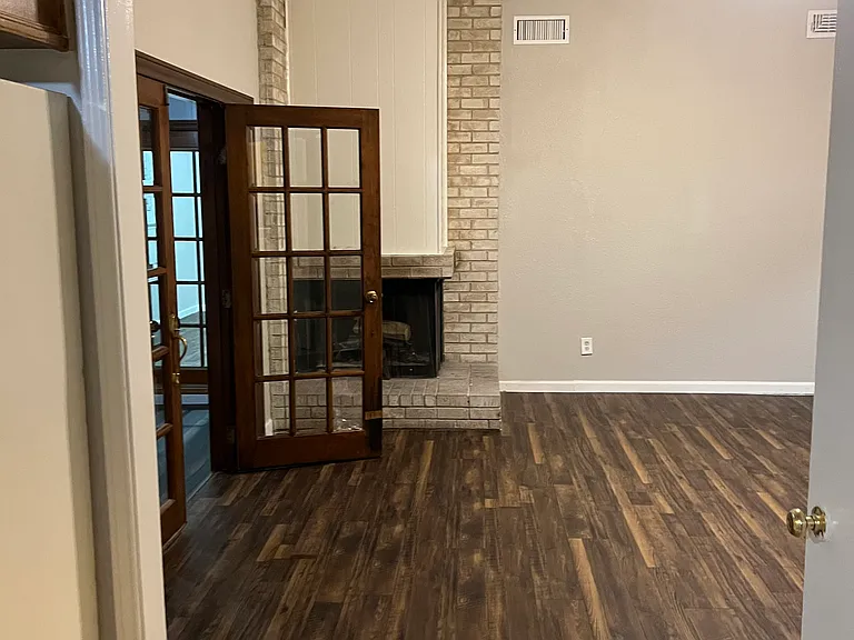 711 E Timberview Ln — Photo 11