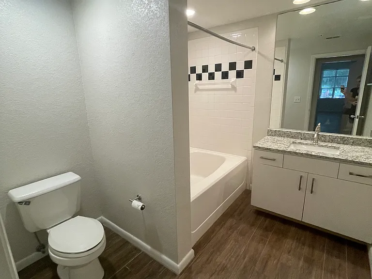 2411 W Horatio St #515 — Photo 9