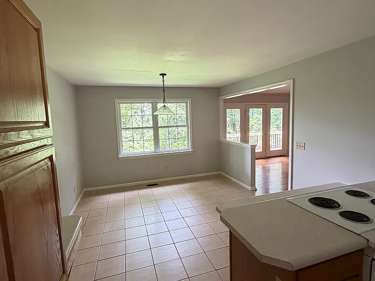 172 Mount Royal Dr — Photo 9