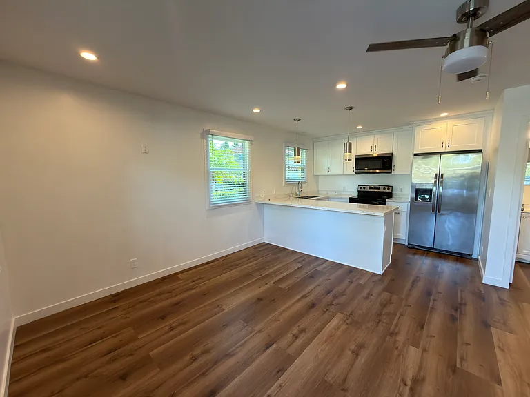 352 S Clark St #352 — Photo 2