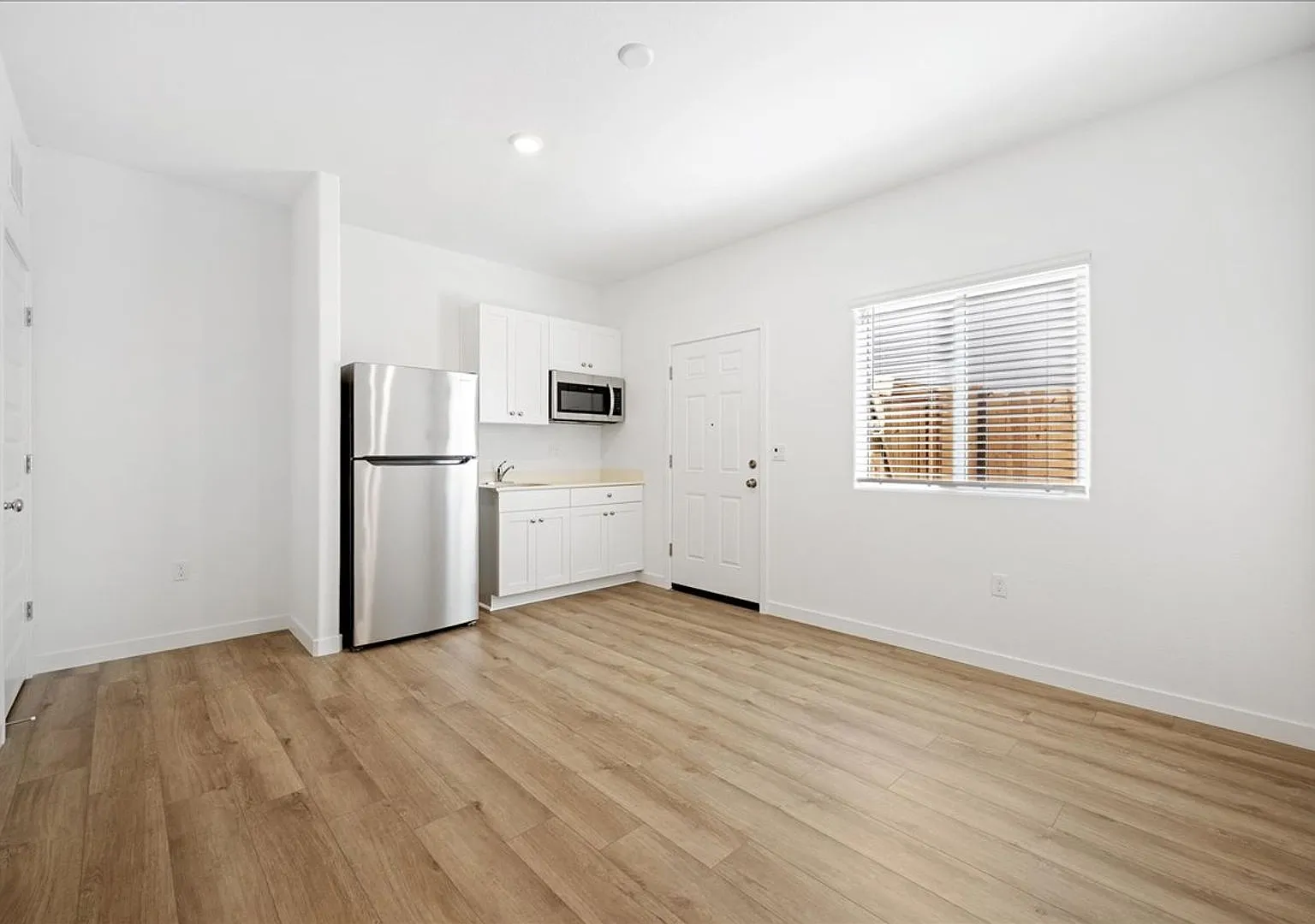 3685 Vestland Ct — Photo 2