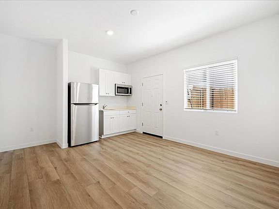 2nd image of 3685 Vestland Ct