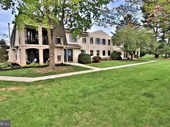 32 Valleybrook Dr, Lancaster, PA 17601