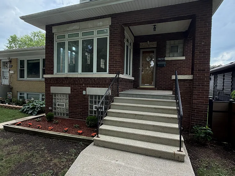 10704 S Albany Ave — Photo 1