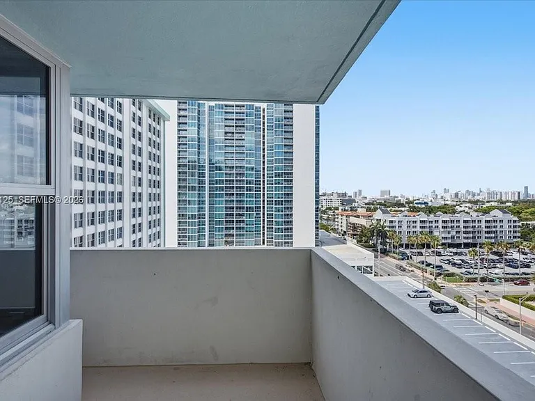 2899 Collins Ave #1022 — Photo 20