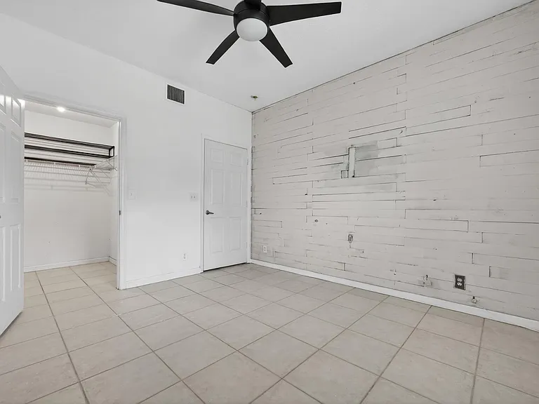 4902 Washington St #4 — Photo 11