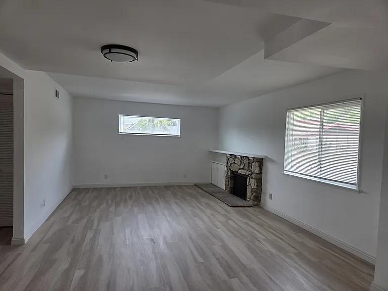 1460 Lassiter Dr — Photo 3