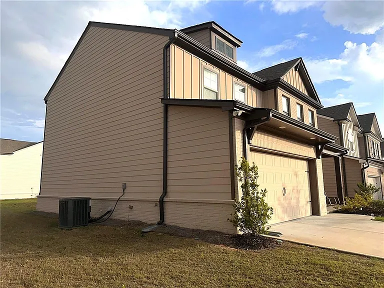 304 Sterling Creek Way — Photo 2
