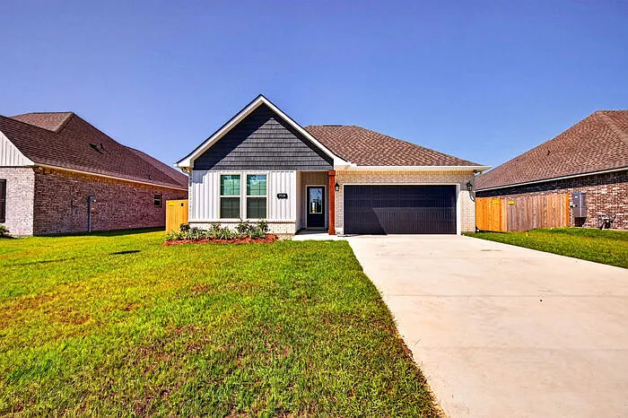 4 bed, 2.5 bath, 1851 sqft, $2,485 — Photo 3