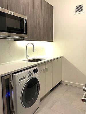 1st image of 520 W 43rd St APT 1D