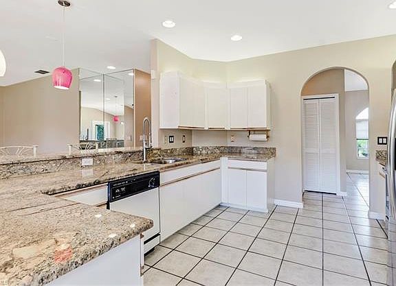 5th image of 975 Moon Lake Dr