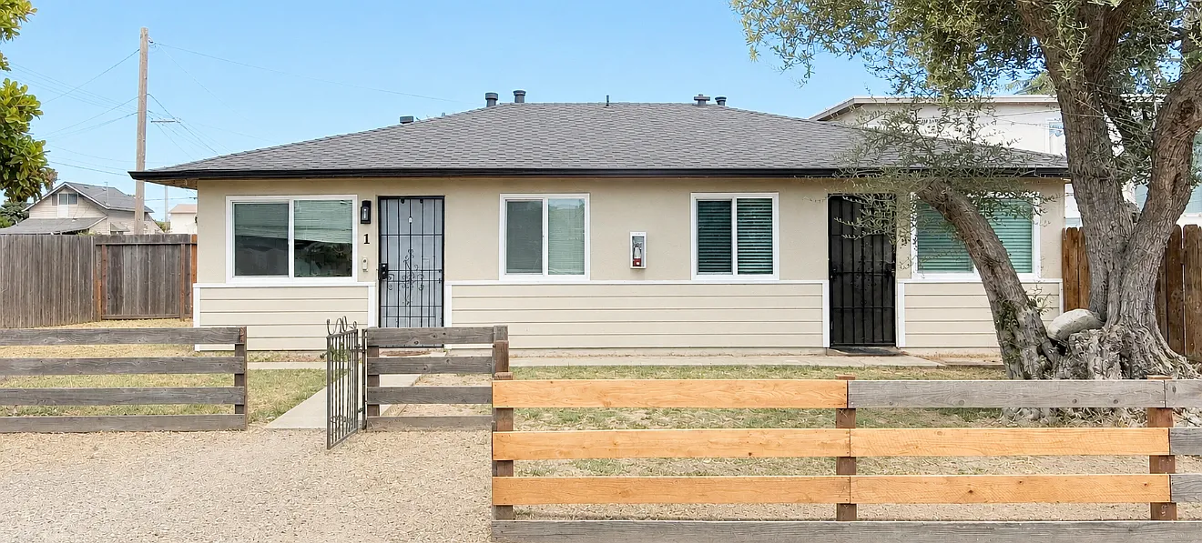 Davis Avenue, 4555 (J) - 2 — Photo 1