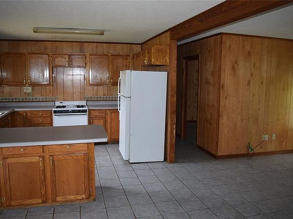 4th image of 1422 Victoria St