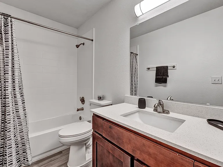 Hillcrest Apartments — Photo 6