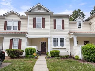 8211 Carob Tree Ln, Charlotte, NC 28215