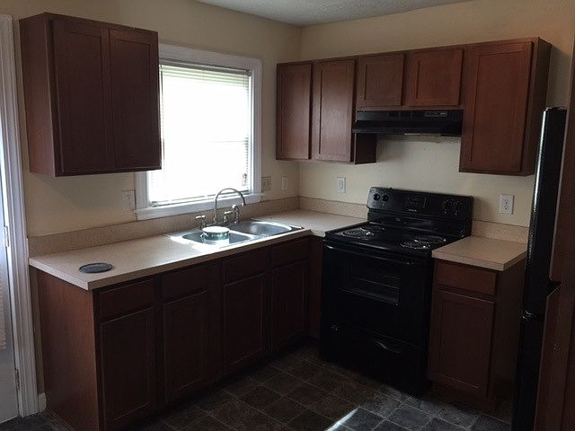 2nd image of 140 Woodcliff Dr