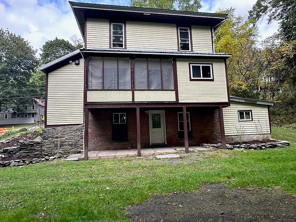 318 E Main St #2