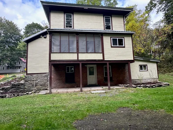 318 E Main St #2, Hancock, NY 13783