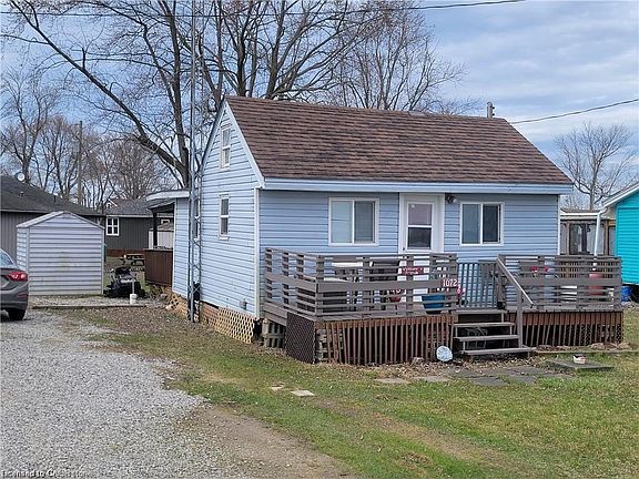 3rd image of 1072 Lakeshore Rd