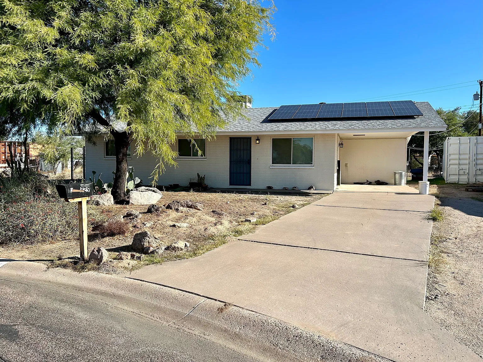 3 bed, 1026 sqft, $1,800 — Photo 1
