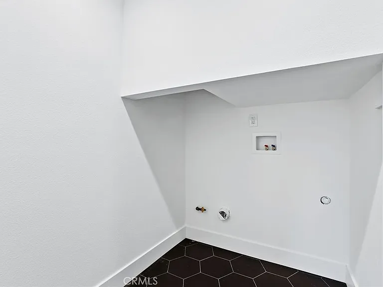 3889 Humboldt Dr — Photo 21