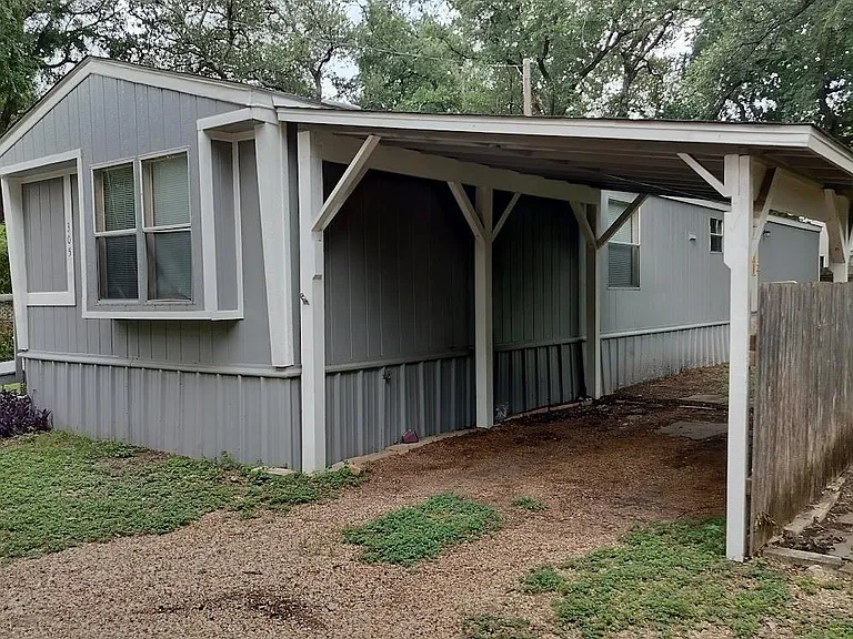 305 Woods Ln — Photo 12