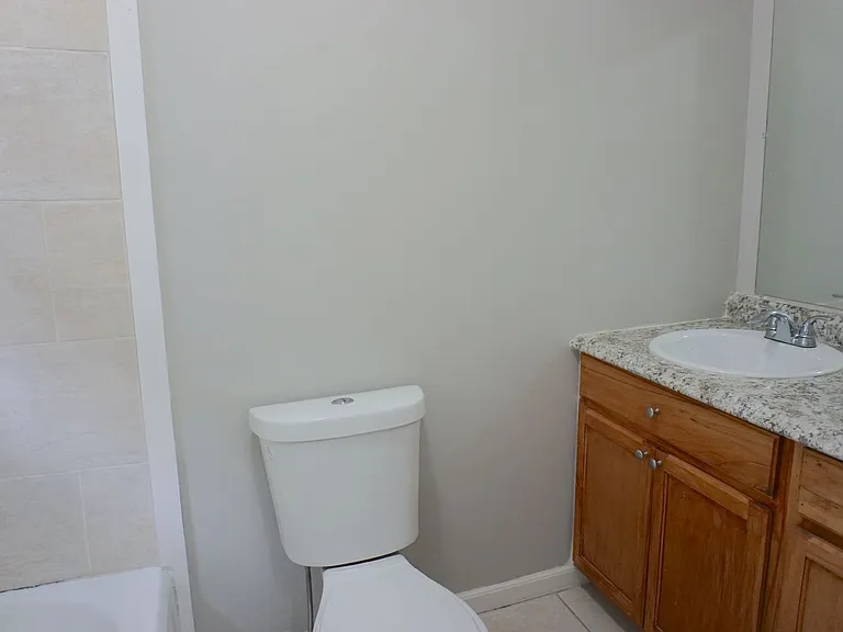 303 W Waldburg St — Photo 11