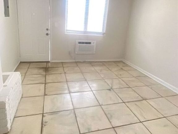 4th image of 119 Antiquera Ave #5