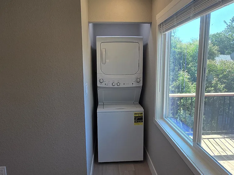 2209 D St — Photo 9