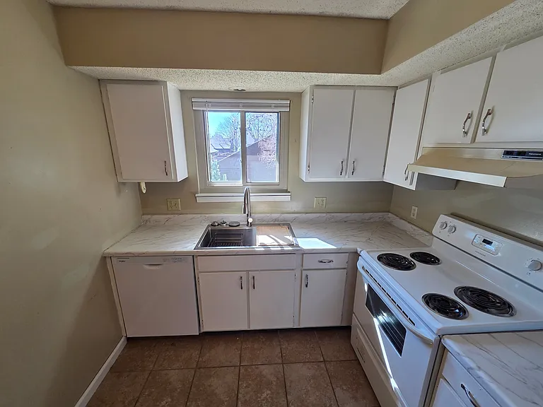 1611 Lyndhurst Dr #F — Photo 8