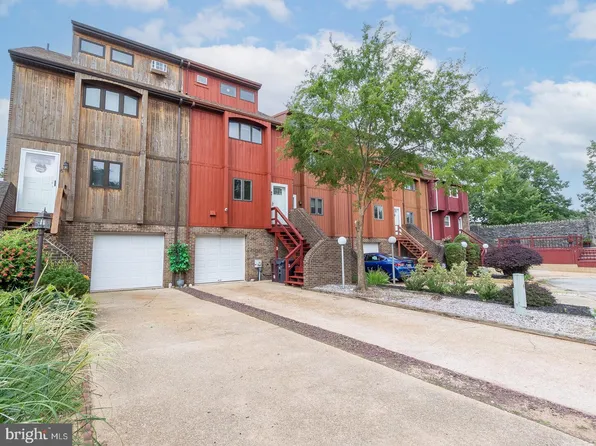 7 Servan Ct, Wilmington, DE 19805