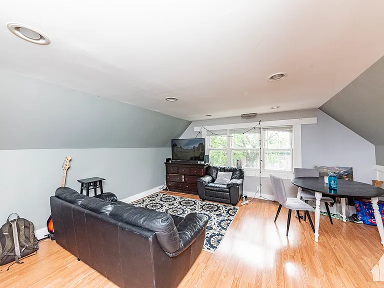 1332 W Barry Ave #3 — Photo 7