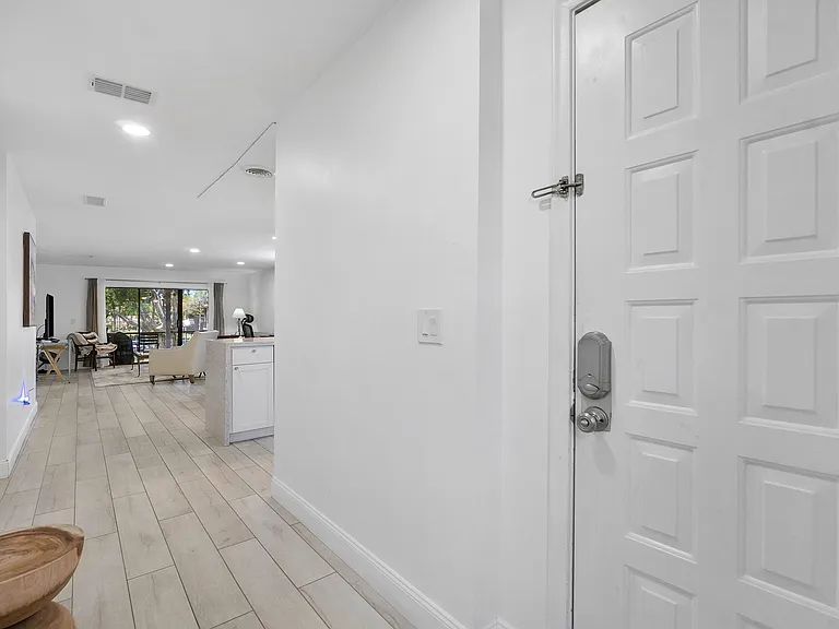 8436 Cypress Ln #7H — Photo 4