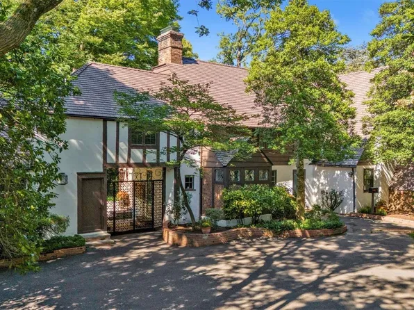 9 Beacon Hill Road, Port Washington, NY 11050