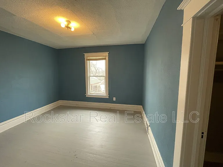 519 E Ermina Ave — Photo 20