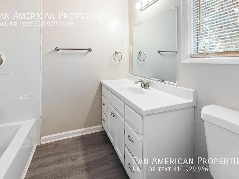 110 W Market St #7 — Photo 9